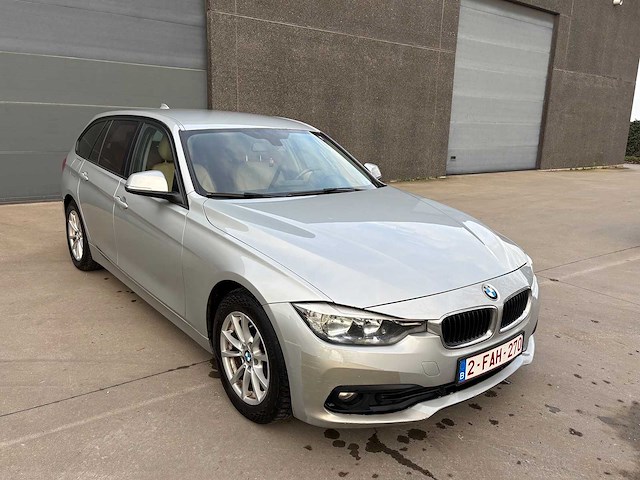 Bmw - 318d - personenauto - afbeelding 12 van  23