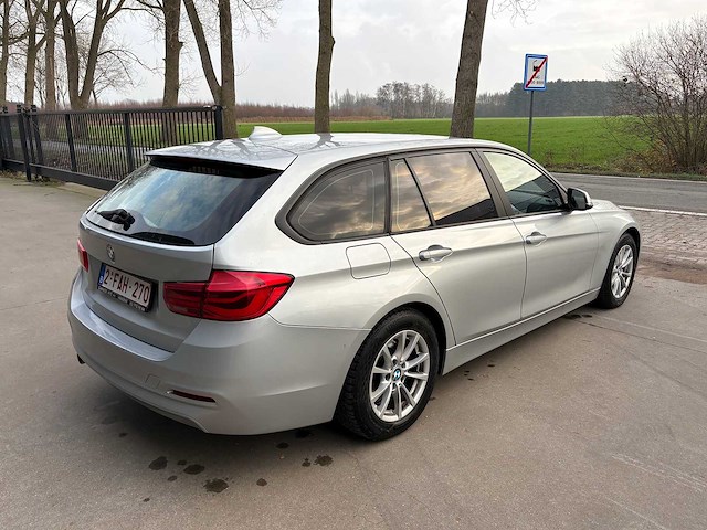 Bmw - 318d - personenauto - afbeelding 19 van  23