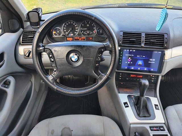 Bmw - 318i - 346l - car - 2002 - afbeelding 15 van  18