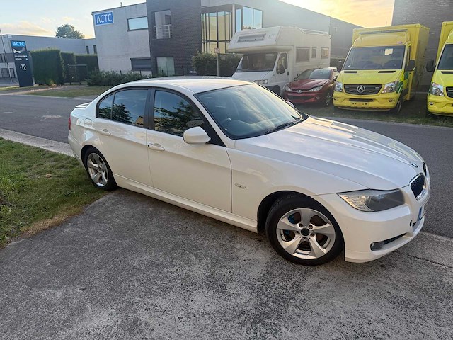 Bmw - 320 d - personenauto - afbeelding 11 van  14