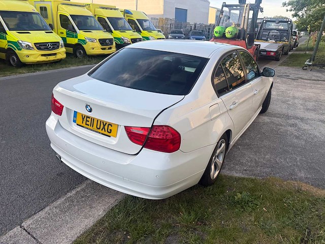 Bmw - 320 d - personenauto - afbeelding 12 van  14
