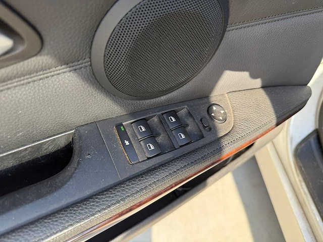 Bmw - 320d - car - 2006 - afbeelding 9 van  35