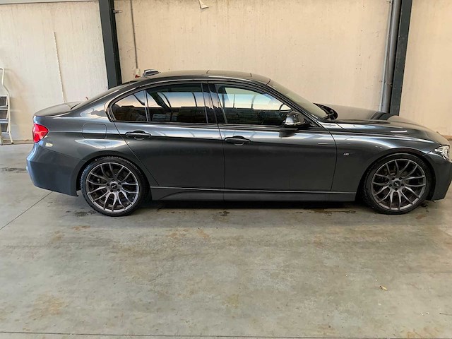 Bmw - 330d - f30 lci - car - 2016 - afbeelding 19 van  22