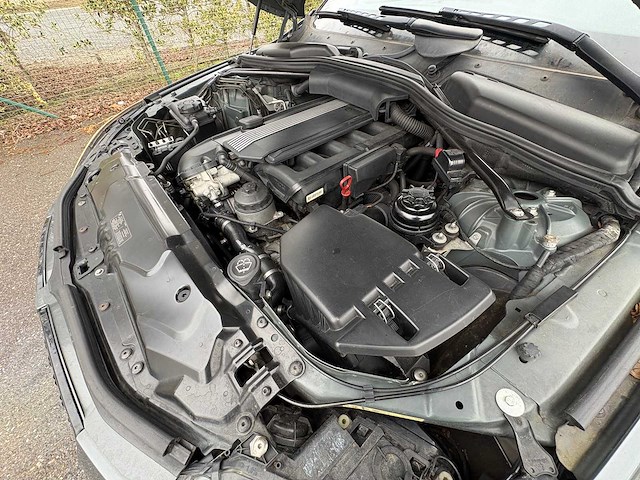 Bmw - 5-serie - 525i executive - car - 2004 - afbeelding 10 van  23