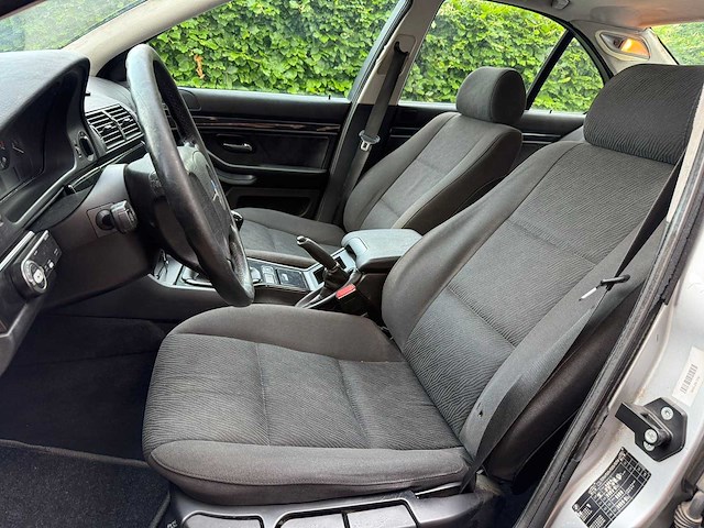 Bmw - 520i - 6 cilinder - benzine - personenauto - afbeelding 2 van  20
