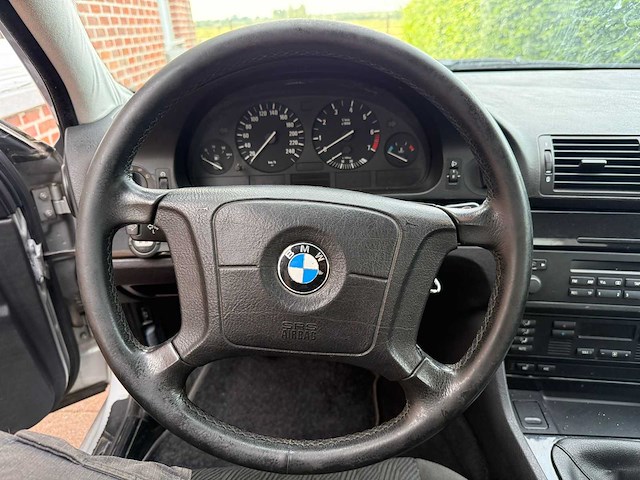 Bmw - 520i - 6 cilinder - benzine - personenauto - afbeelding 3 van  20