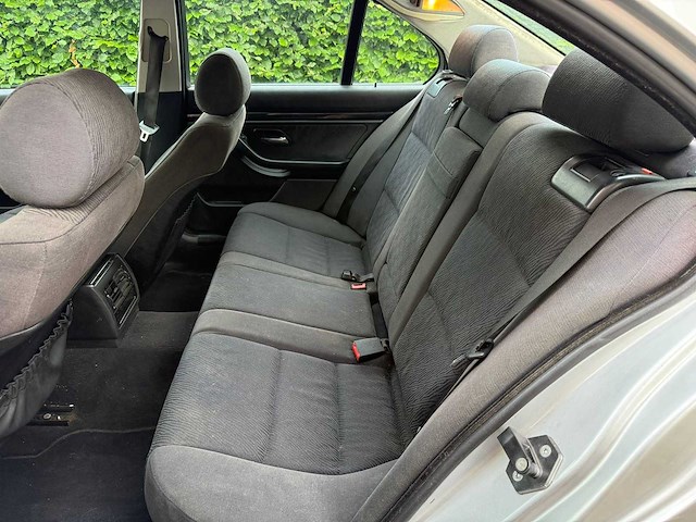 Bmw - 520i - 6 cilinder - benzine - personenauto - afbeelding 19 van  20