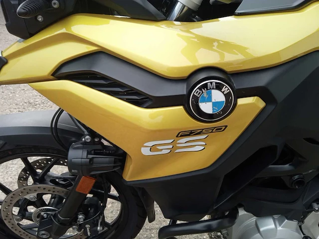Bmw - f 750 gs - motorfiets - afbeelding 8 van  9