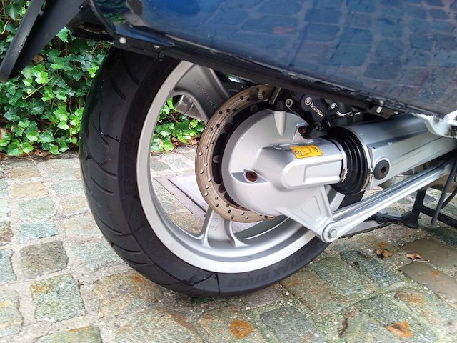 Bmw - r 1100 rt - motorfiets - afbeelding 6 van  8