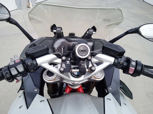 Bmw - r 1200 rs - motorfiets - afbeelding 11 van  11