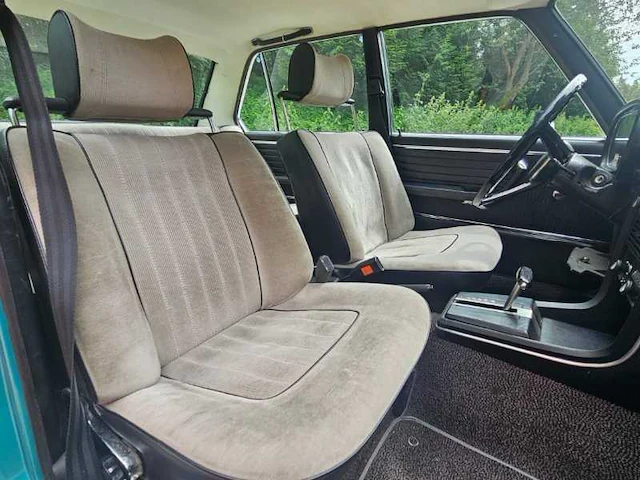 Bmw 2500 vintage auto uit 1973 - afbeelding 16 van  49