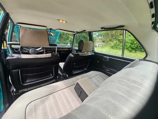 Bmw 2500 vintage auto uit 1973 - afbeelding 21 van  49
