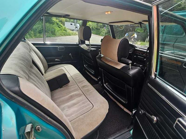 Bmw 2500 vintage auto uit 1973 - afbeelding 26 van  49