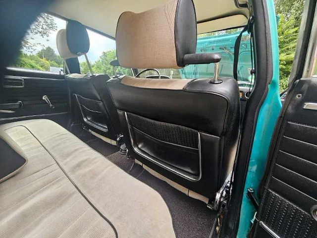 Bmw 2500 vintage auto uit 1973 - afbeelding 28 van  49