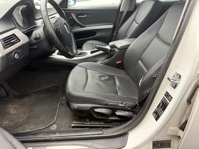 Bmw 3 (e90) 318 d, 2009 - afbeelding 29 van  31