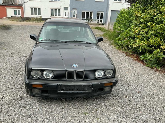 Bmw 3 reeks 320i oldtimer - afbeelding 32 van  33