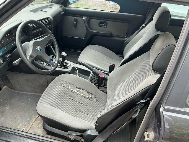 Bmw 3 reeks 320i oldtimer - afbeelding 33 van  33