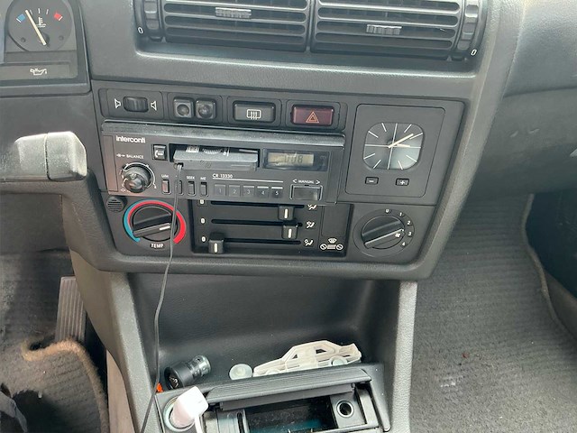 Bmw 3 reeks 320i oldtimer - afbeelding 11 van  23
