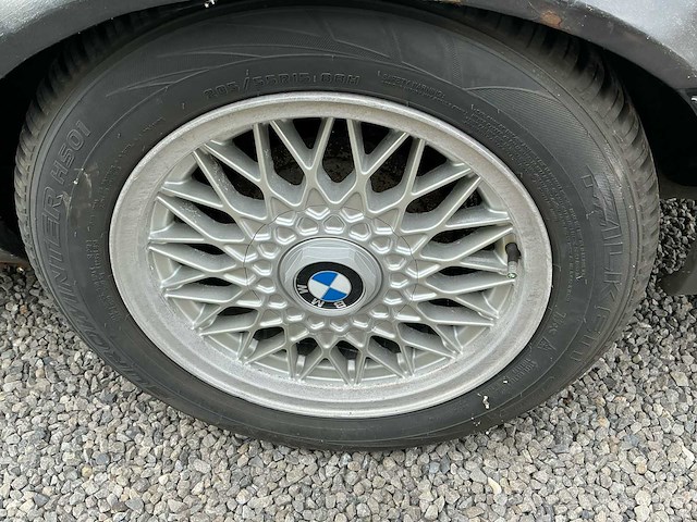 Bmw 3 reeks 320i oldtimer - afbeelding 15 van  23