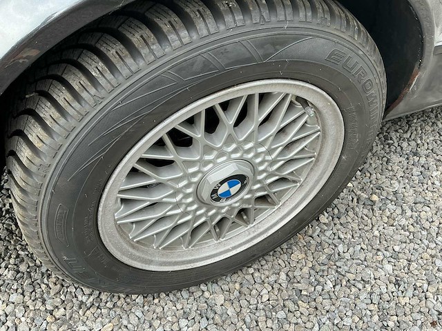 Bmw 3 reeks 320i oldtimer - afbeelding 16 van  23