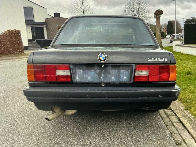 Bmw 3 serie e30 318 oldtimer - afbeelding 10 van  15