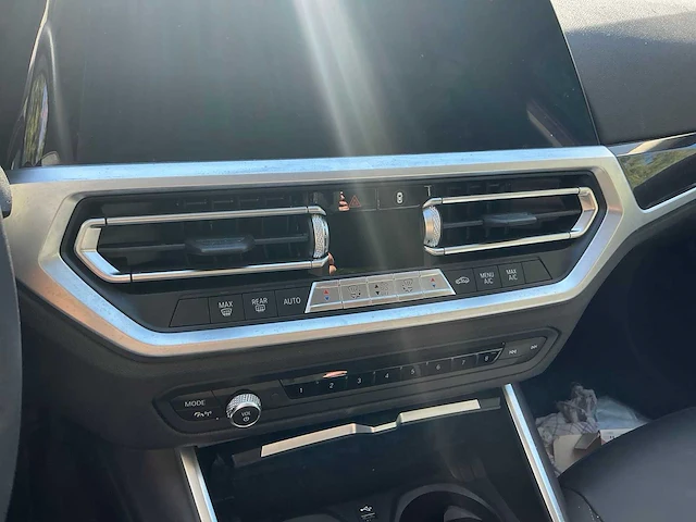 Bmw 318d personenauto - afbeelding 8 van  17