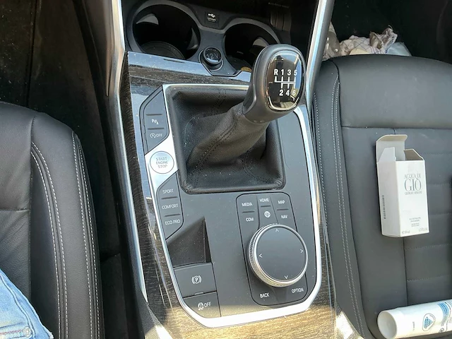 Bmw 318d personenauto - afbeelding 9 van  17