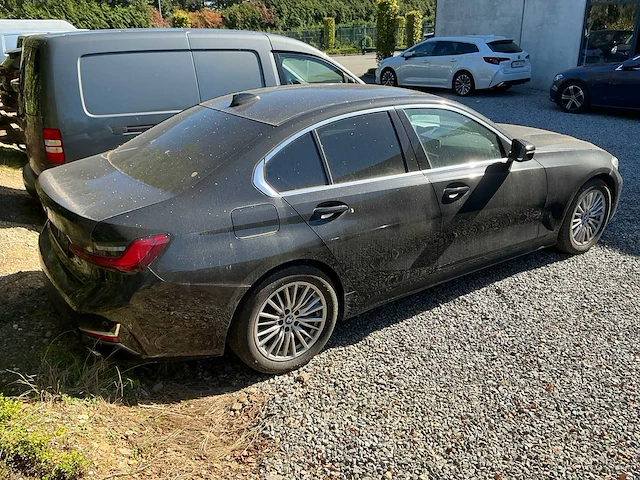 Bmw 318d personenauto - afbeelding 13 van  17
