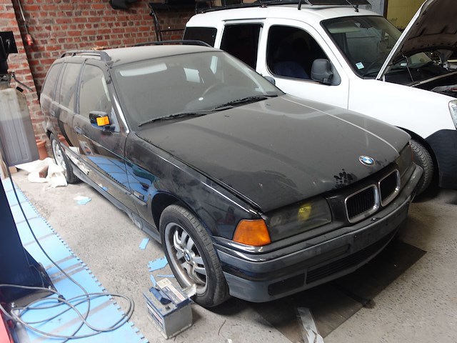 Bmw 318d - afbeelding 1 van  10