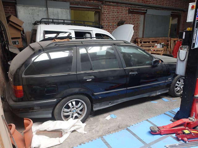 Bmw 318d - afbeelding 8 van  10