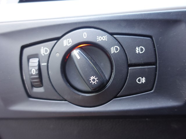 Bmw 318d - afbeelding 13 van  19
