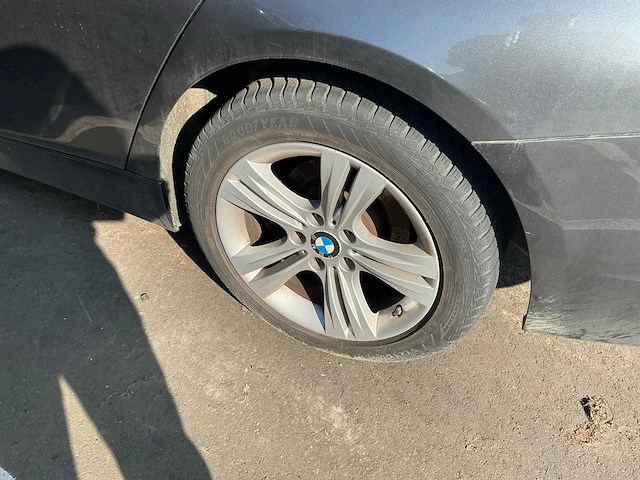 Bmw 318i personenauto - afbeelding 2 van  9