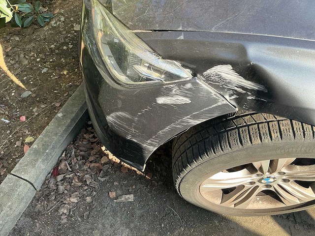 Bmw 318i personenauto - afbeelding 3 van  9