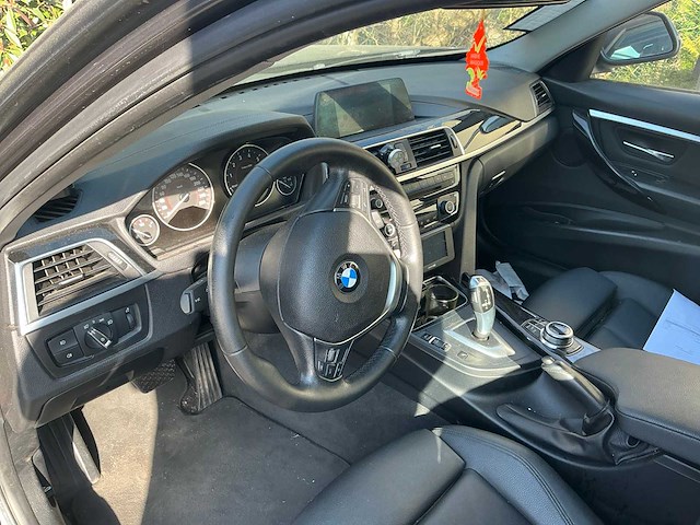 Bmw 318i personenauto - afbeelding 9 van  9