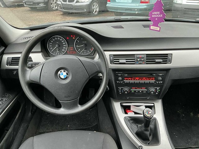 Bmw 318i personenauto - afbeelding 7 van  42