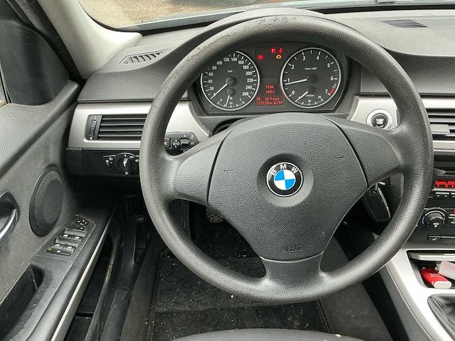 Bmw 318i personenauto - afbeelding 8 van  42