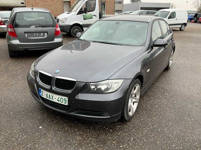 Bmw 318i personenauto - afbeelding 1 van  42