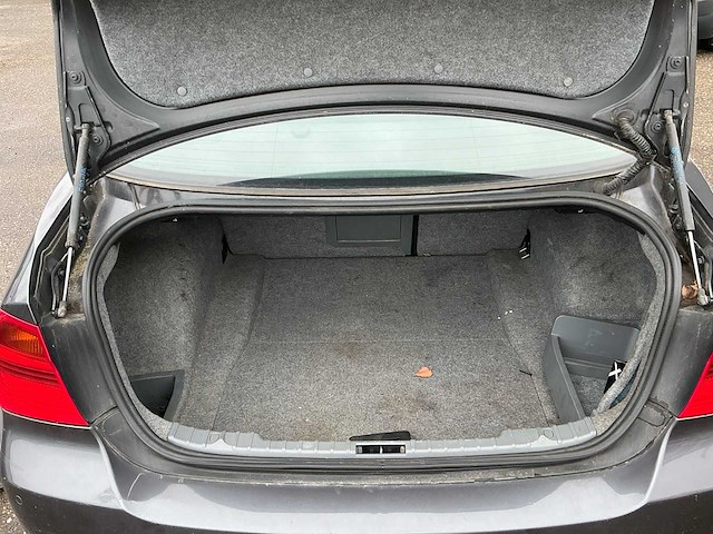 Bmw 318i personenauto - afbeelding 13 van  42