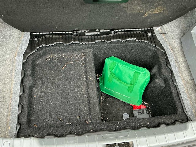 Bmw 318i personenauto - afbeelding 14 van  42