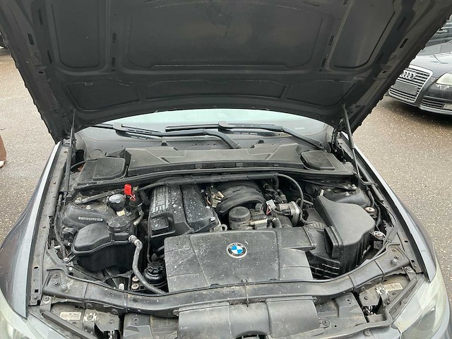 Bmw 318i personenauto - afbeelding 19 van  42