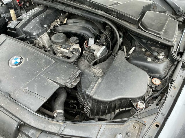 Bmw 318i personenauto - afbeelding 21 van  42