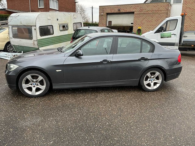 Bmw 318i personenauto - afbeelding 12 van  42