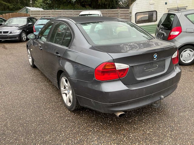 Bmw 318i personenauto - afbeelding 23 van  42