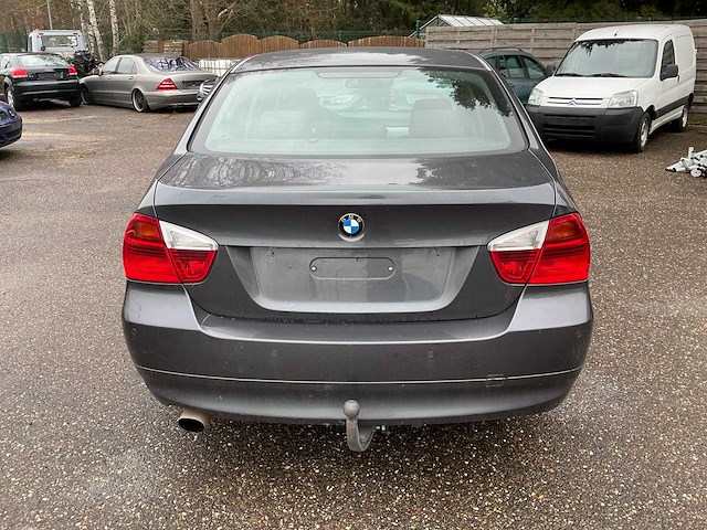 Bmw 318i personenauto - afbeelding 34 van  42