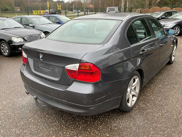 Bmw 318i personenauto - afbeelding 38 van  42