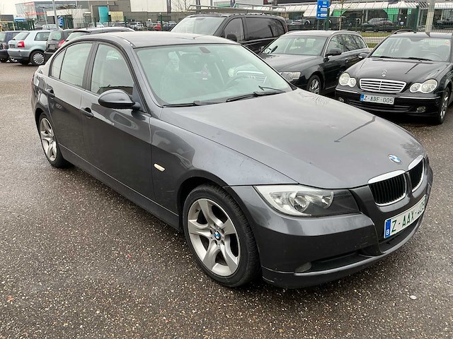 Bmw 318i personenauto - afbeelding 40 van  42