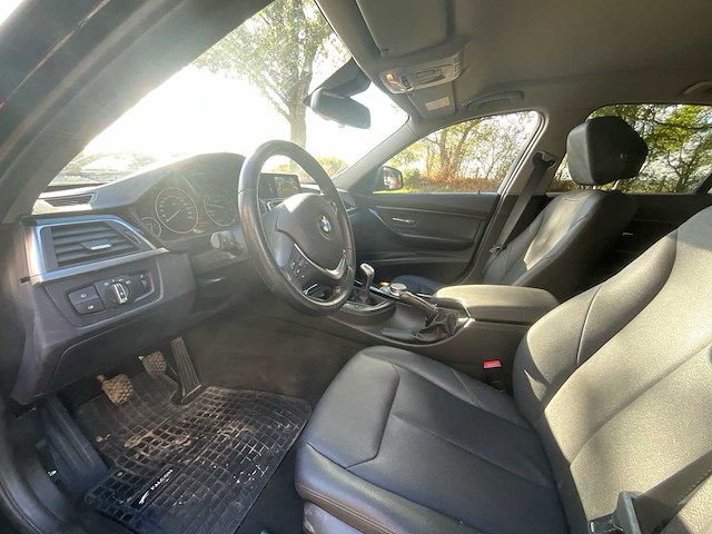 Bmw 318i sedan 2017 - afbeelding 3 van  35