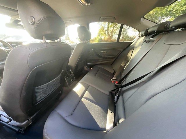 Bmw 318i sedan 2017 - afbeelding 12 van  35