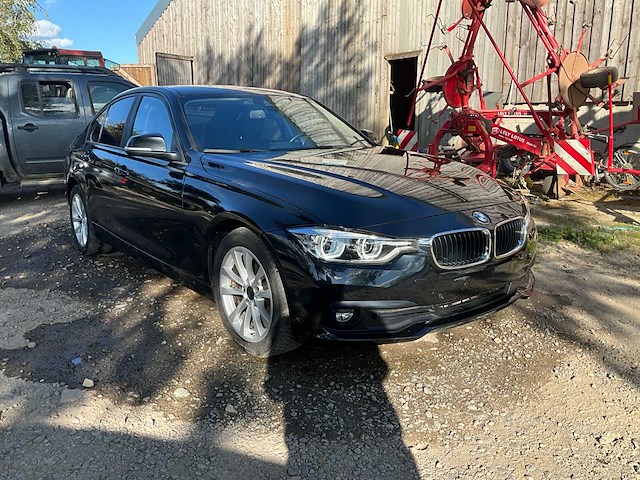Bmw 318i sedan 2017 - afbeelding 43 van  45