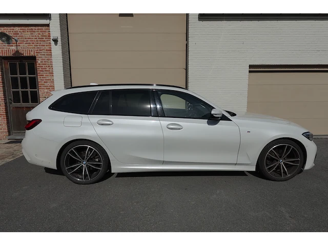 Bmw 320 d - afbeelding 12 van  24